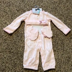 Newborn 3 Piece set with hat, gloves, onesie